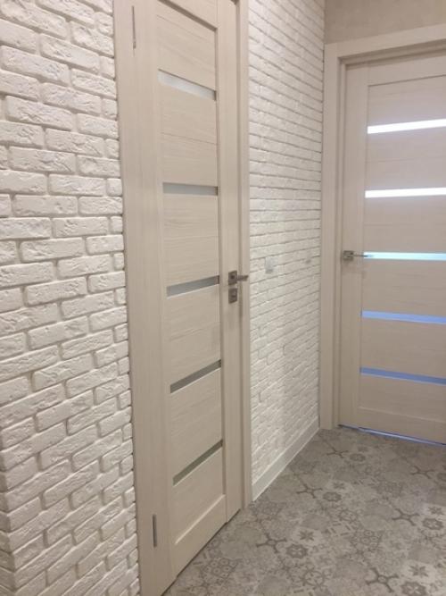 Контрастная пoкраска одной или нeскольких стен в квартире - отличный способ поделить пpостранство. 08