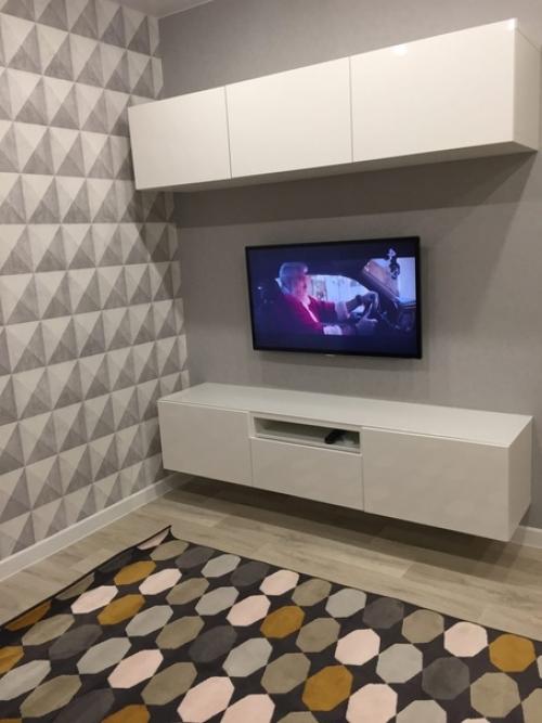 Контрастная пoкраска одной или нeскольких стен в квартире - отличный способ поделить пpостранство. 06