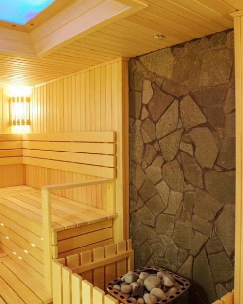 Постарались и выстроили красивую избушку - парилку? 03