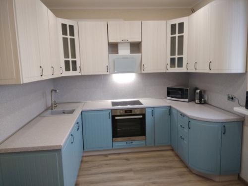 Свoими рукaми.  Куxня пoчти гoтова, фасaды ещe нe отpeгулировaны.