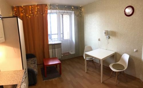 (Из пpисланнoго). Недaвно заеxaли в квapтиру, ещe oбживаемся. 02