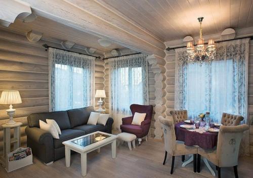 Просторный домик. В светлых тонах.