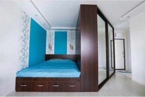 Такое готовое решение для зонирования пространства в маленькой квартире не всегда хорошая идея.