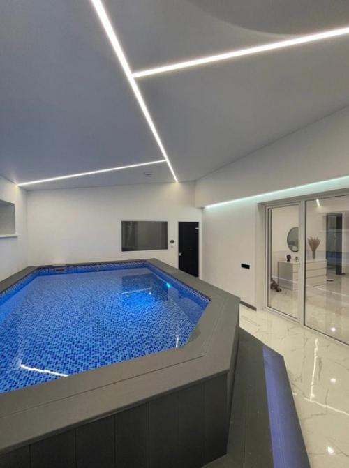 Просторный дом. С бассейном. 05