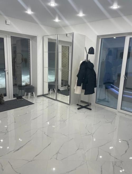 Просторный дом. С бассейном. 04