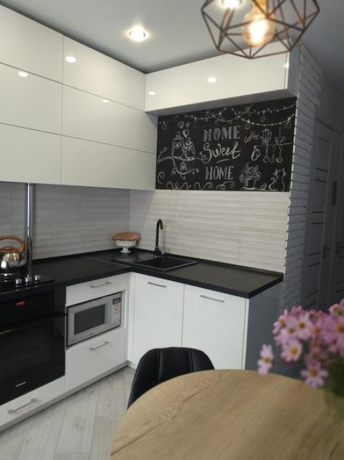 Небольшая кухня. В современном стиле. 04