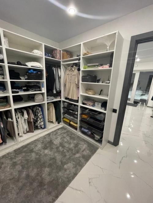 Просторный дом. С бассейном. 07