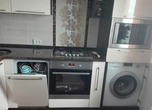 Небольшая кухня. Современная. 01