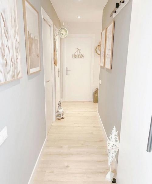 Просторный дом. С очень светлым интерьером. 09