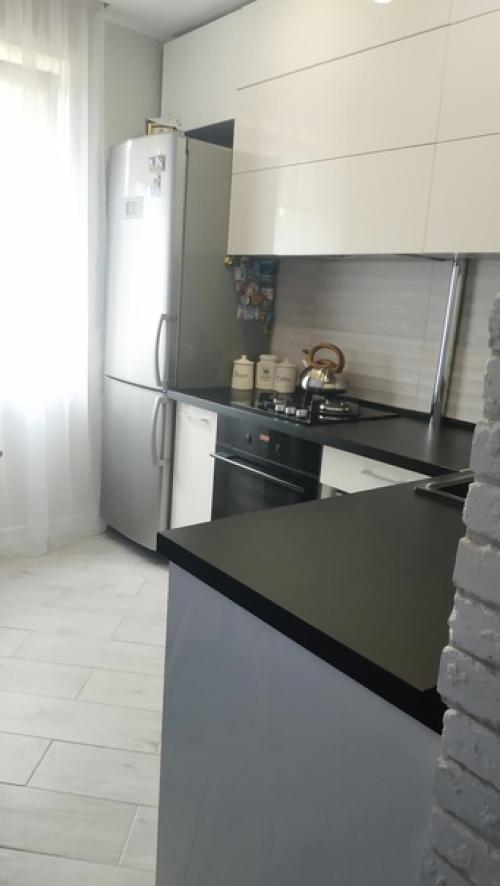 Небольшая кухня. В современном стиле. 01