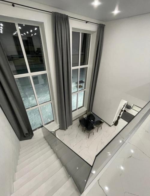 Просторный дом. С бассейном. 02