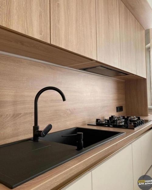 Просторная кухня. В светлых тонах. 03