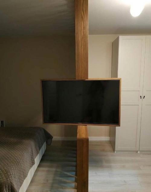 Интересная идея. Для комнаты с разделением на зоны. 01