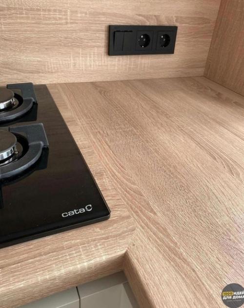 Просторная кухня. В светлых тонах. 05