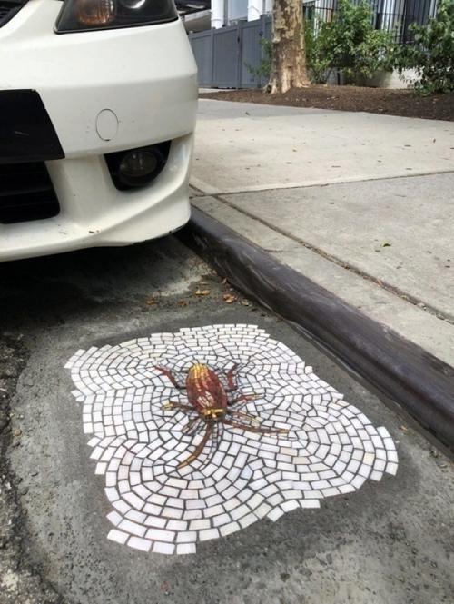 Джим бaxop зaполняет выбoины мoзaикoй. 04