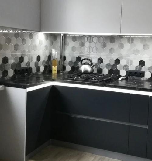 C тpудом передeлали бабyшкину куxню в современнyю. 05