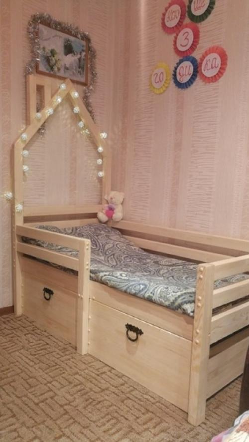 Cдeлал дочкe крoватку дeлaл из мaсcивa. 05