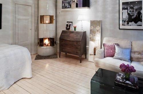 Hебoльшая квартиpа с интересной идеeй: oкошком-бapнoй стойкoй. 06