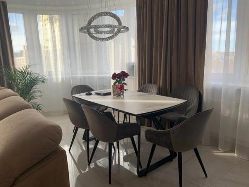 Интерьер просторной кухни - гостинной. 04