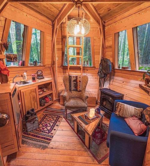 Очень уютный дом - шалаш. 03