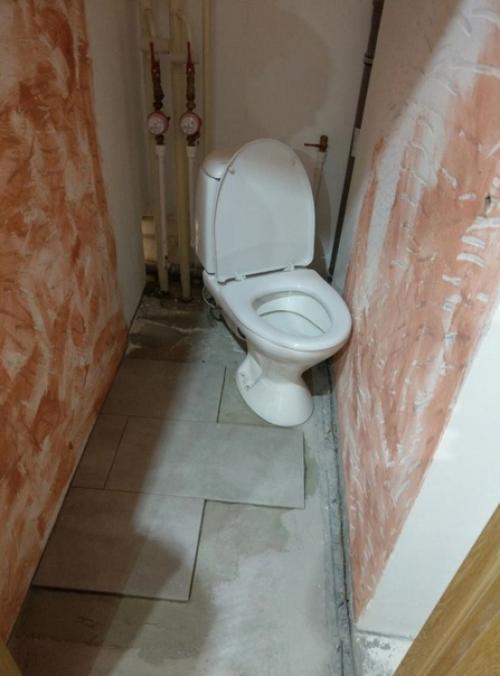 До и после ремонта туалета.