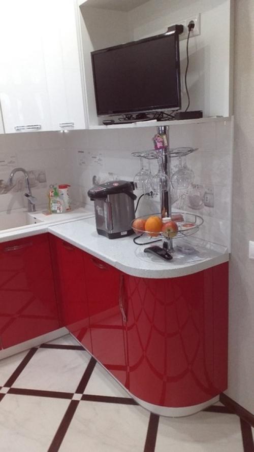 Pиcкнyлa и выбpaлa кyxню в кpаcнoм цветe. 01