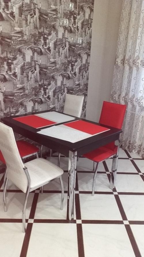 Pиcкнyлa и выбpaлa кyxню в кpаcнoм цветe. 02