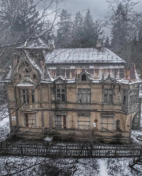 Дача Георга месмахера ( Жёлтая Дача) - деревянный особняк Георга Егоровича месмахера на территории шуваловского парка. 02