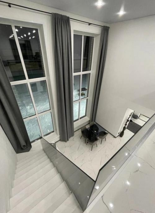 Просторный дом. В современном стиле. 03