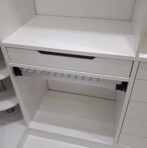 Большая гардеробная. Очень вместительная. 01