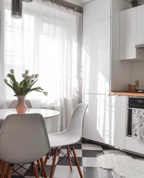 Интерьер небольшой кухни.