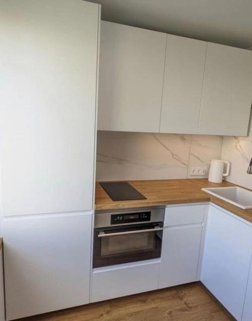 Небольшая кухня. В минималистичном стиле. 01