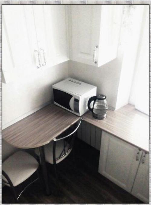 Небольшая кухня. В спокойных оттенках. 01