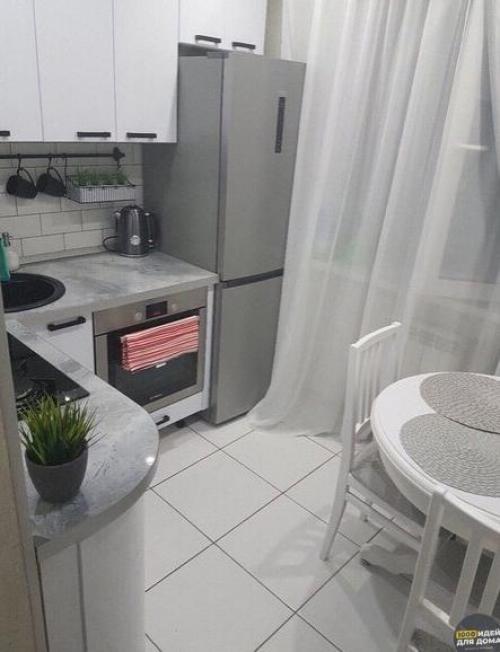 Небольшая кухня. После ремонта.