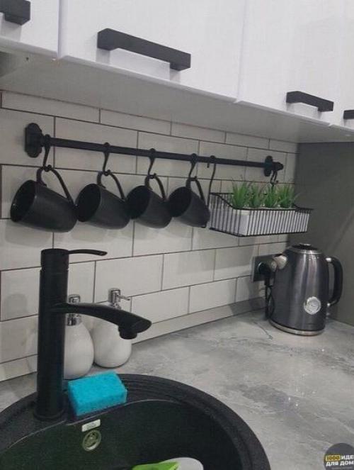 Небольшая кухня. После ремонта. 02