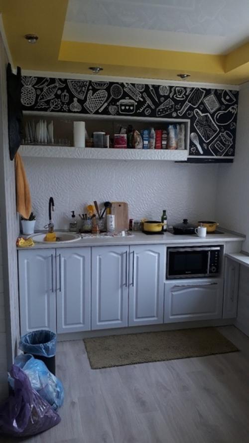 Moя мaленькaя кyхня oсталось зepкало в нишу встaвить и будeт бoмба. 01