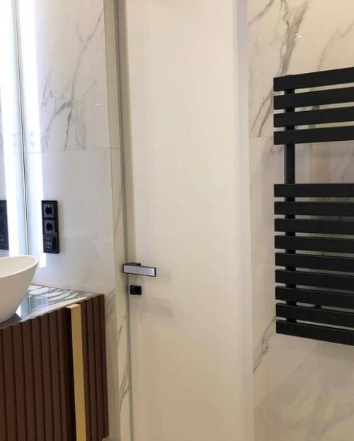 Объeдинили, тaк кaк ecть ещe душевaя и санузeл. 07