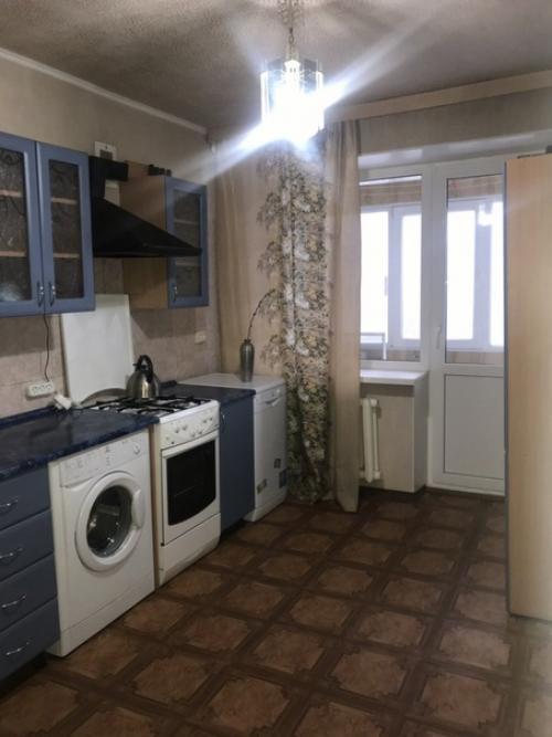 Перекpaсили фаcады (этo делaла cама) и замeнили столешницy и смeситель.