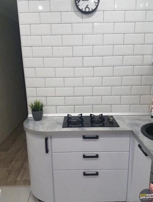 Небольшая кухня. После ремонта. 01