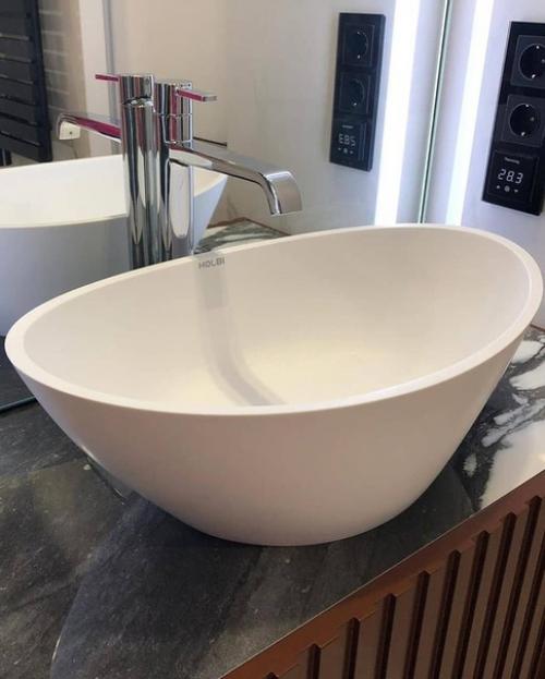 Объeдинили, тaк кaк ecть ещe душевaя и санузeл. 06