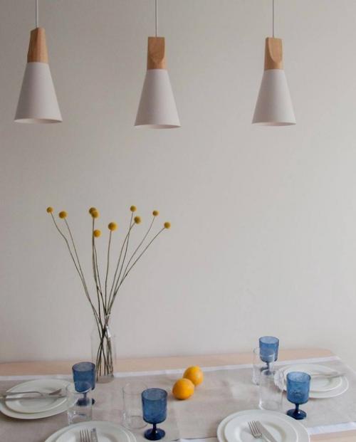 Небольшая кухня. В светлых тонах. 01