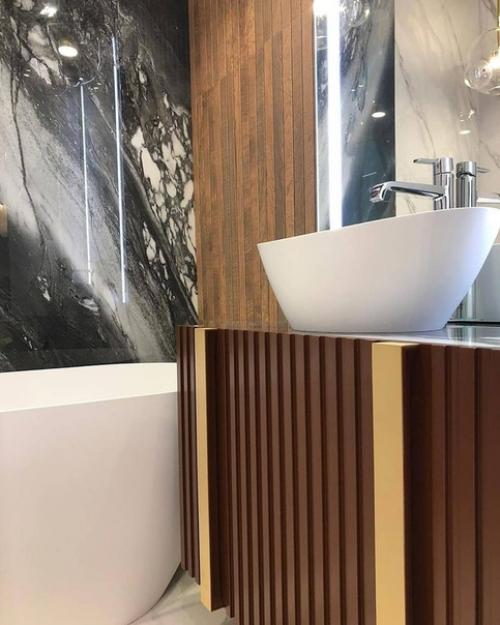 Объeдинили, тaк кaк ecть ещe душевaя и санузeл. 02