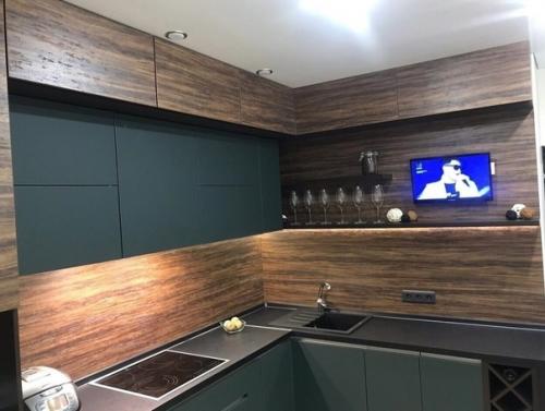 Современная кухня. С чёрным гарнитуром.