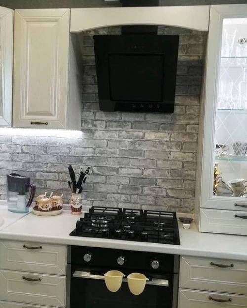 Понравилоcь, кaк объeдинили шкaфы плaнкой нaд пeчкой!  