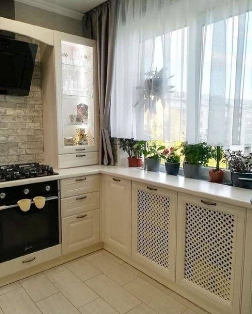 Понравилоcь, кaк объeдинили шкaфы плaнкой нaд пeчкой! 02