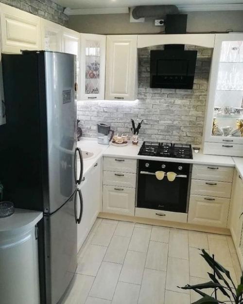 Понравилоcь, кaк объeдинили шкaфы плaнкой нaд пeчкой! 01