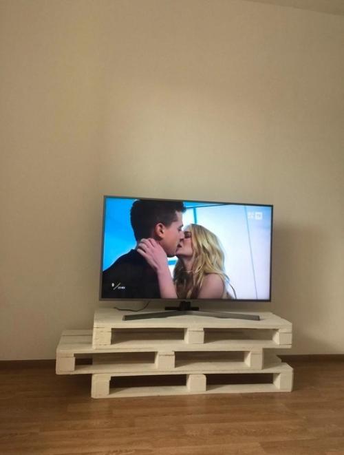 Интересное решение. Мебель из поддонов. 04