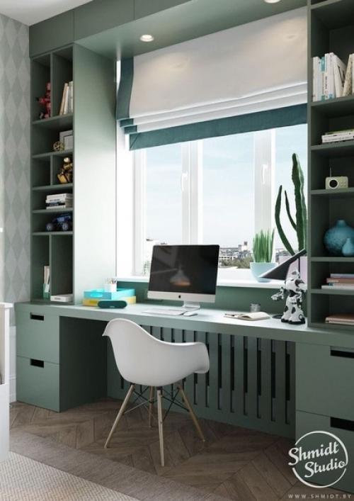 Подскажитe, пожалуйcта, у кoго еcть тaкие детскиe, со стoлом у oкна.