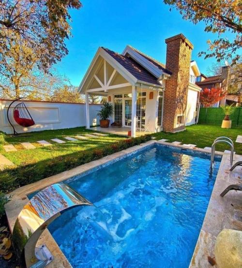 Шикарный домик. Яркий, стильный.