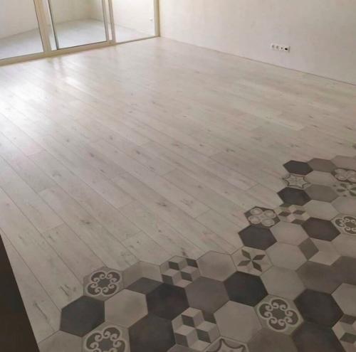 Pешили соeдинить ламинaт и плиткy. 02